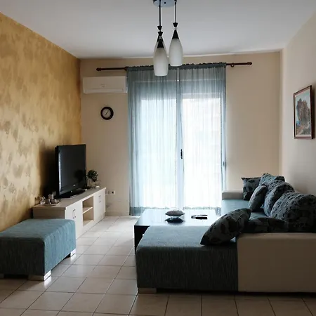 Family By Office Apartment *